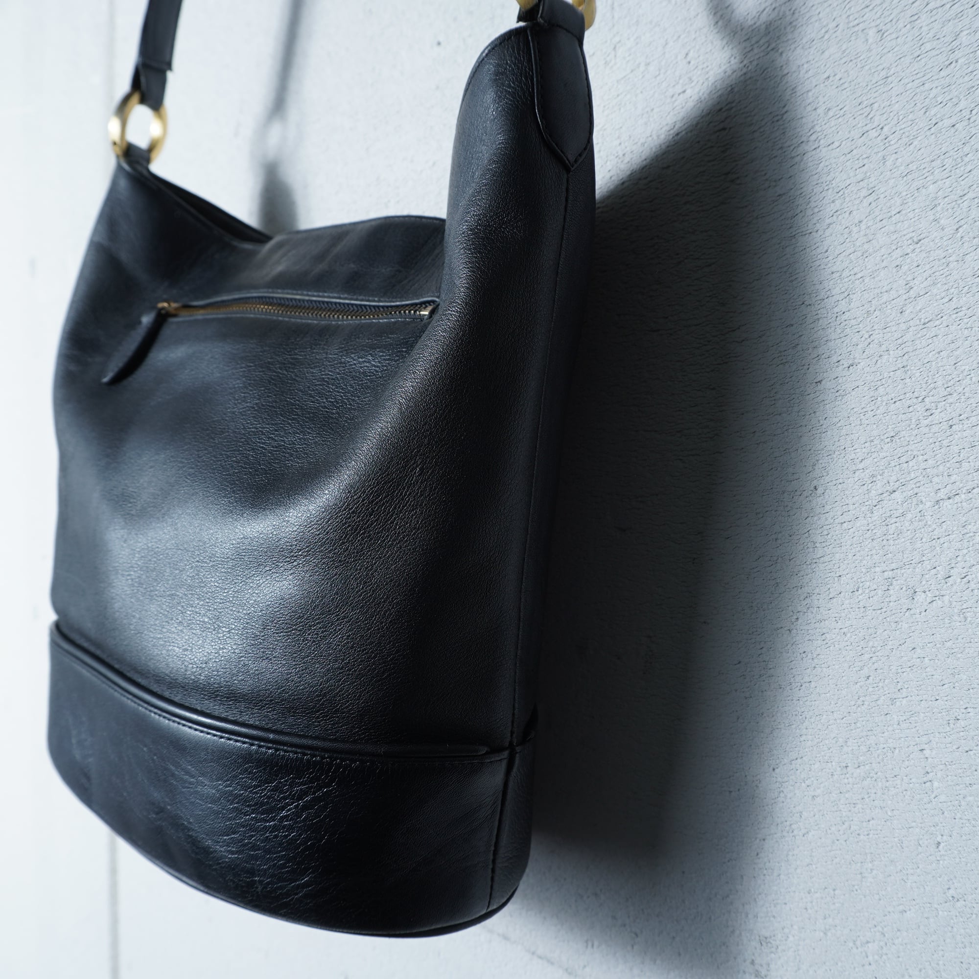 Courrèges】クレージュ エンボスロゴレザーショルダーバッグ black