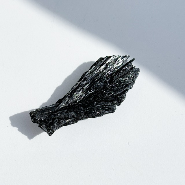 ブラックカイヤナイト 原石31◇ Black Kyanite ◇天然石・鉱物・パワーストーン