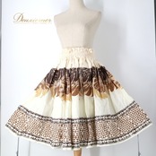 フラダンス 衣装 パウスカート ホワイト系 ハワイアンプリント カヒコ柄 グランジ加工 ハワイアン アロハ フラ ダンス レッスン 練習 ブラウン系 白 茶 華やか おしゃれ かわいい 大人っぽい シングル スカート フレア 軽やか おしゃれな カヒコ柄