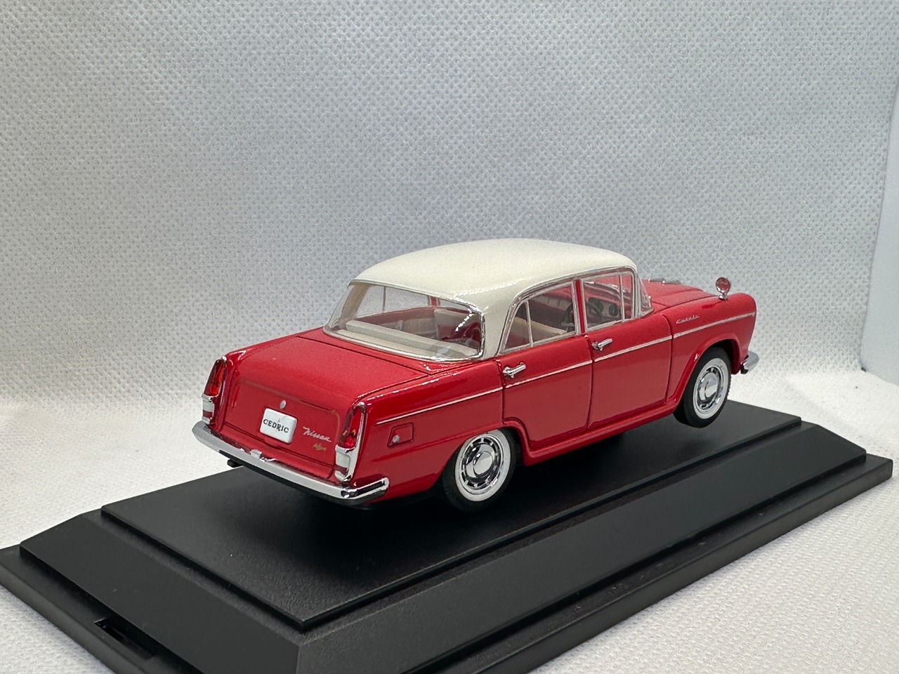 【エブロ】 1/43  日産 セドリック 1960(赤) 買取品