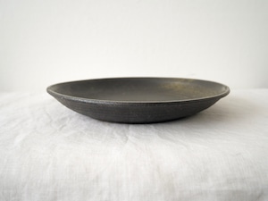 寺田昭洋 30. リム皿 8寸(黒)