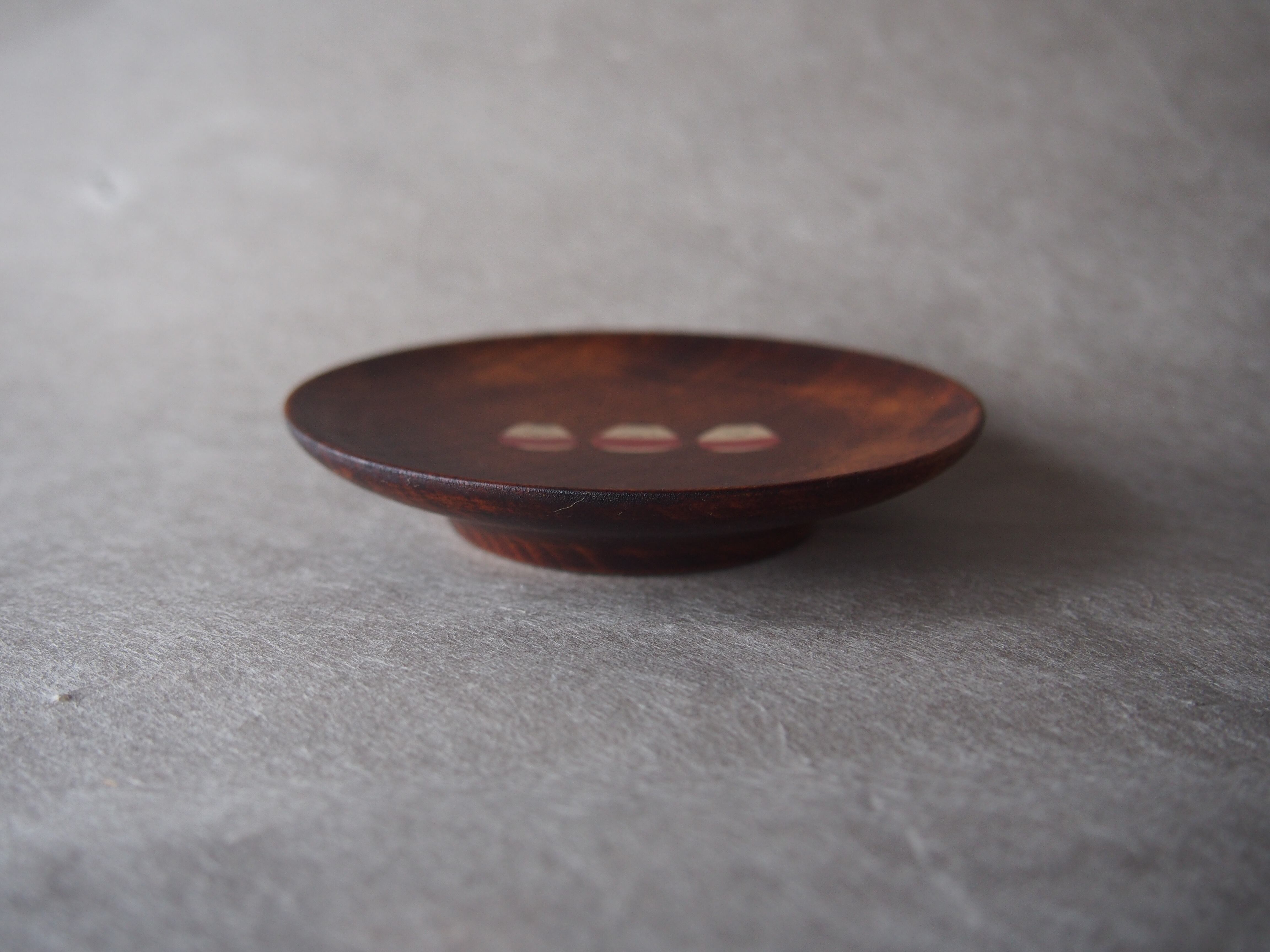 かわいい起き上がり小法師の縁起豆皿｜会津漆器 食器｜ ほくるし堂