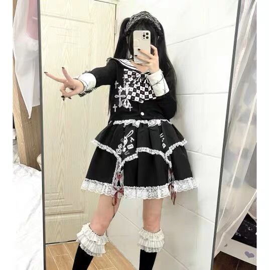 d.i.a. ミニスカート　ドクロ 病みかわいい ドクロプリント白レースミニスカート 地雷系ファッション
