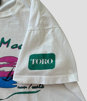-Around the Mound- Vintage 90s XL Print T-shirt made in USA