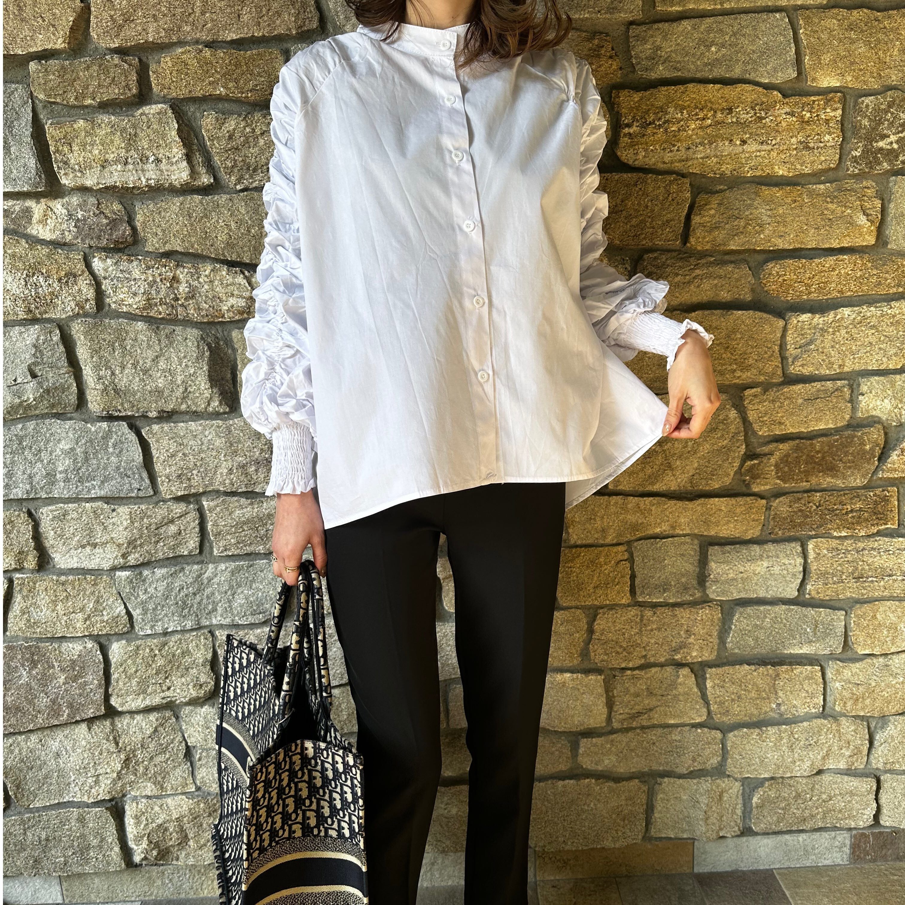 スリーブコンシャスブラウス