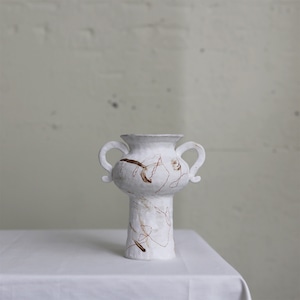 福留 春菜 flower vase 白×茶色鉛筆 (フラワーベース)