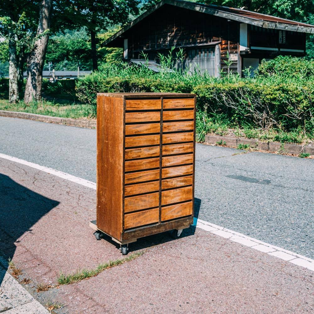 二十杯の引き出し什器 ‖ 備品などなんでも保管できちゃうね！ | 旅する
