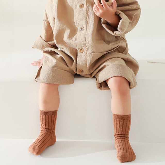 【即納】シンプルな無地単色カラーのクルーソックス