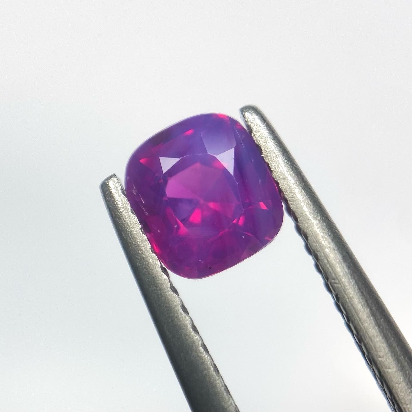 癒しと情熱の同居する 美サファイア