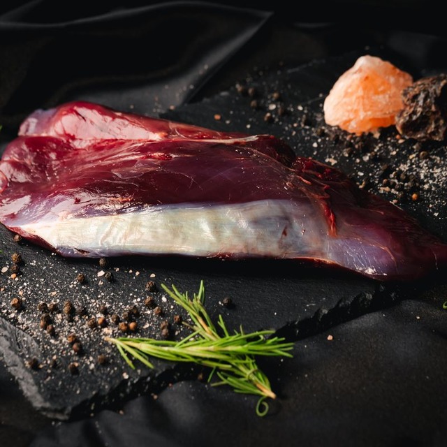 【肉の旨味】噛み締めるほどに溢れる野性味。岩泉ジビエ 鹿外もも 200g