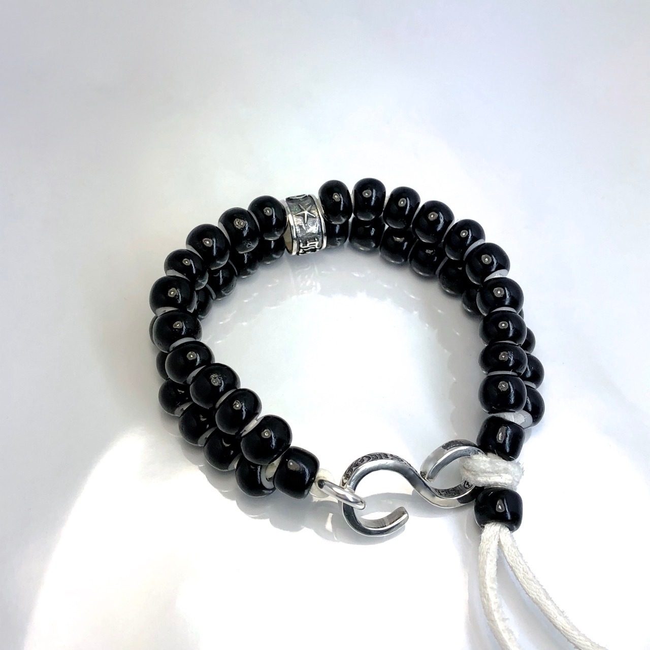 LEATHER BRACELET WHITE HEART BEADS [BLACK] / レザーブレスレット ホワイトハート・ブラック