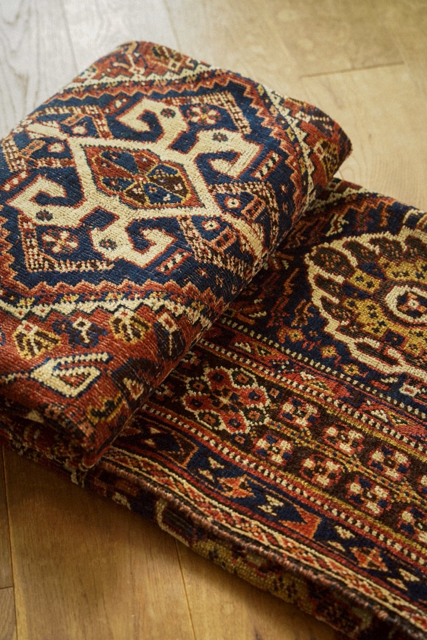 2146-Semi Antique Khamse rug | 手織りのヴィンテージラグ専門店