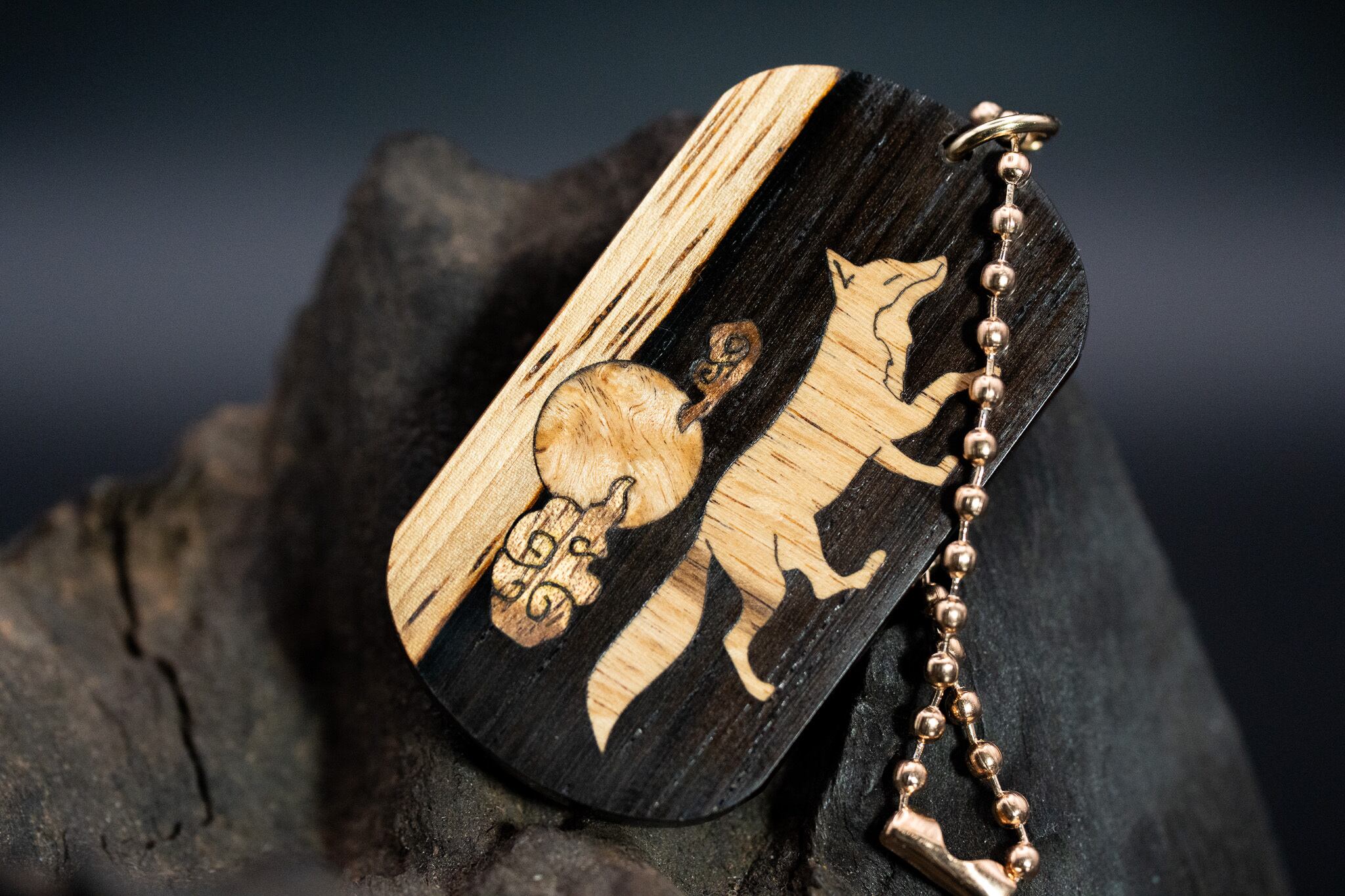 【音楽業界屈指の銘木】ハカランダ ツートン ドッグタグ 象嵌 十五夜きつね