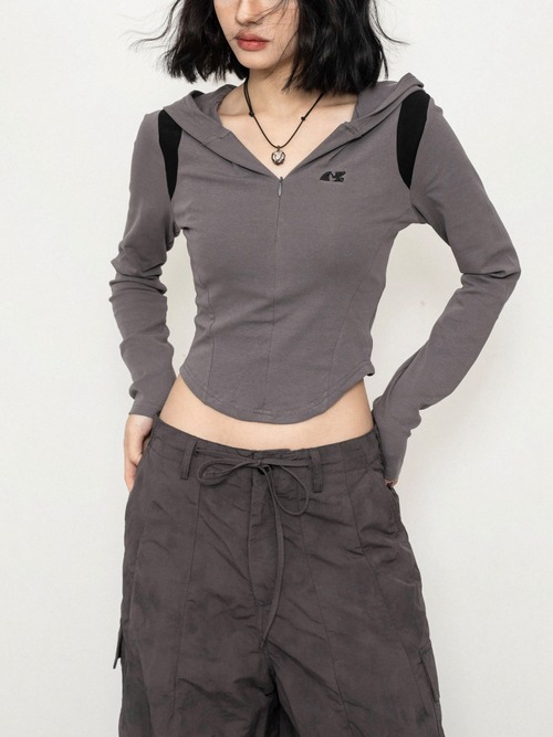 スリムフィットクロップドジップフーディー.1935