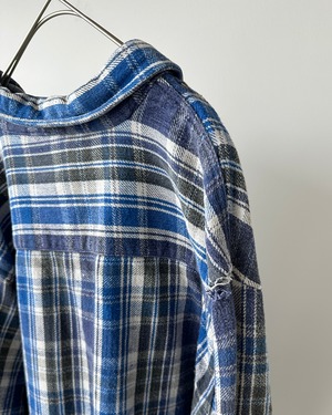-DAKOTA- Vintage 90s XL Flannel Check Shirt