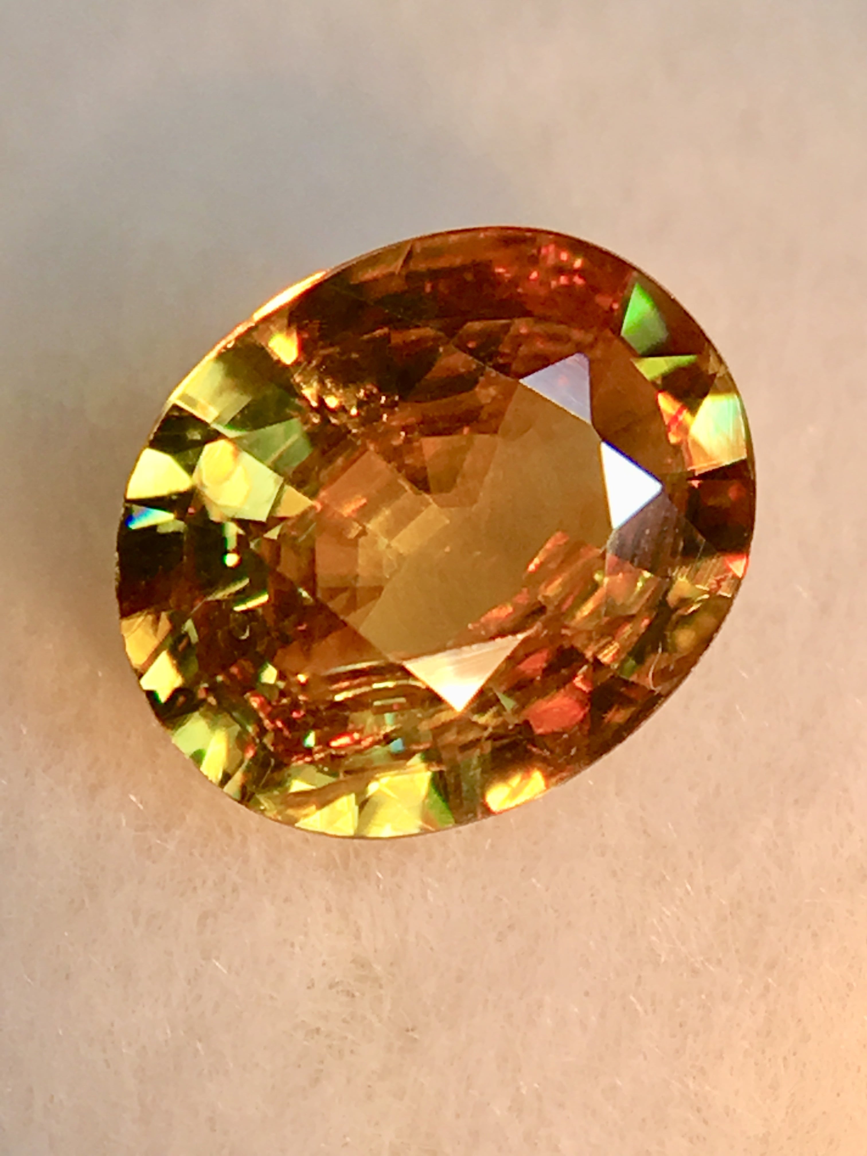 贅沢な虹色の煌めき 0.9ct UP 天然 スフェーン ルース | Frederick's