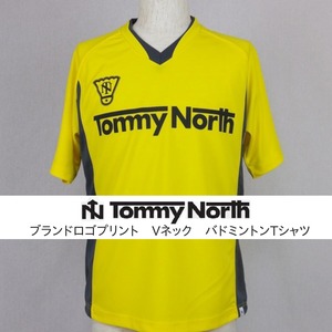 Tommy North　ブランドロゴプリント　Vネック　バドミントンTシャツ　BDM0001　イエロー×グレー