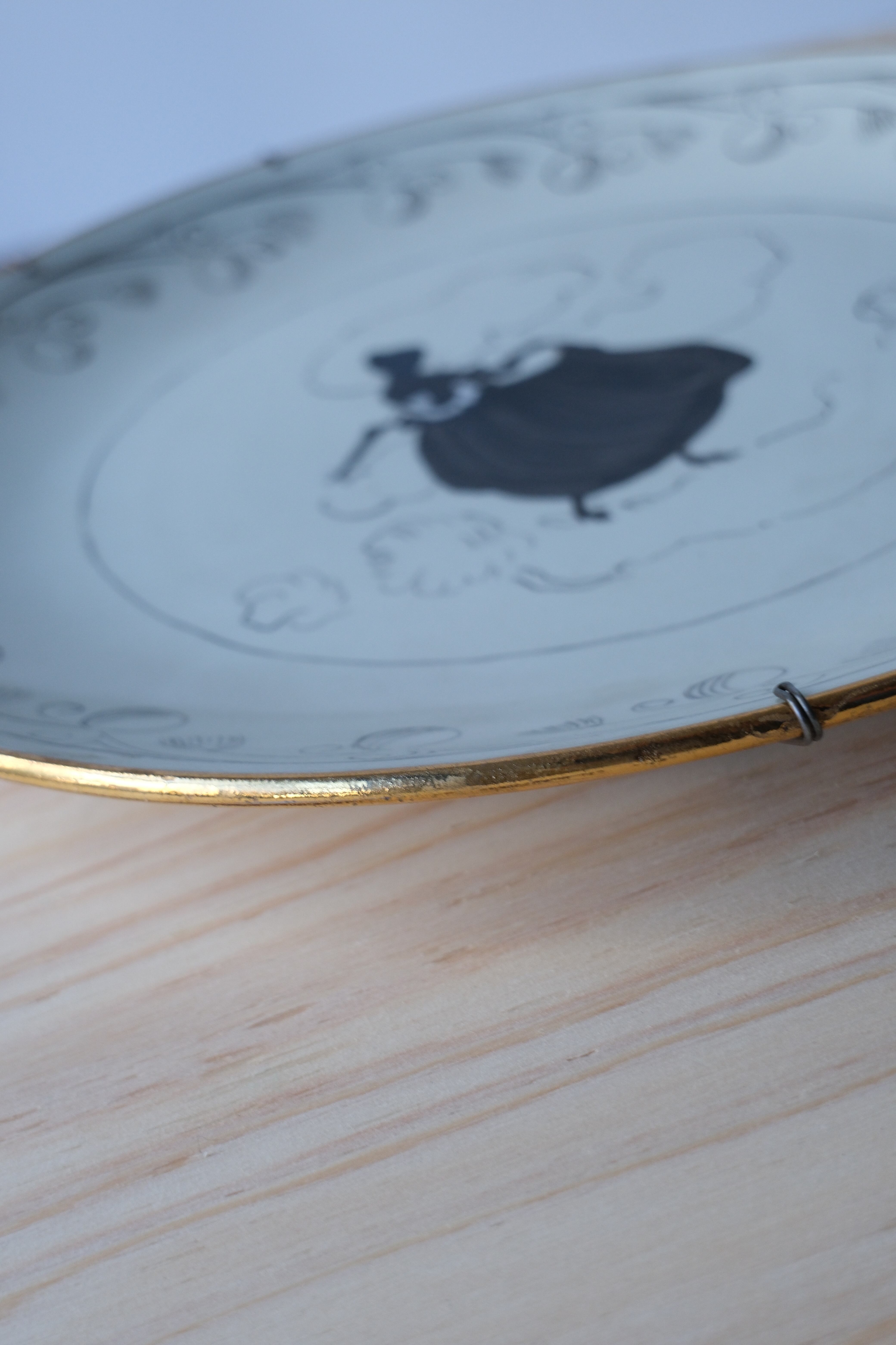 Beautiful hand-painted plate | QUARTER PAST FIVE