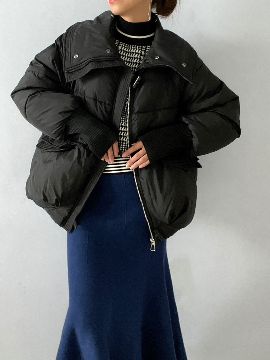 Black) B.MARIA Eco-Fur Collar Pear Silhouette Jacket | MARIA