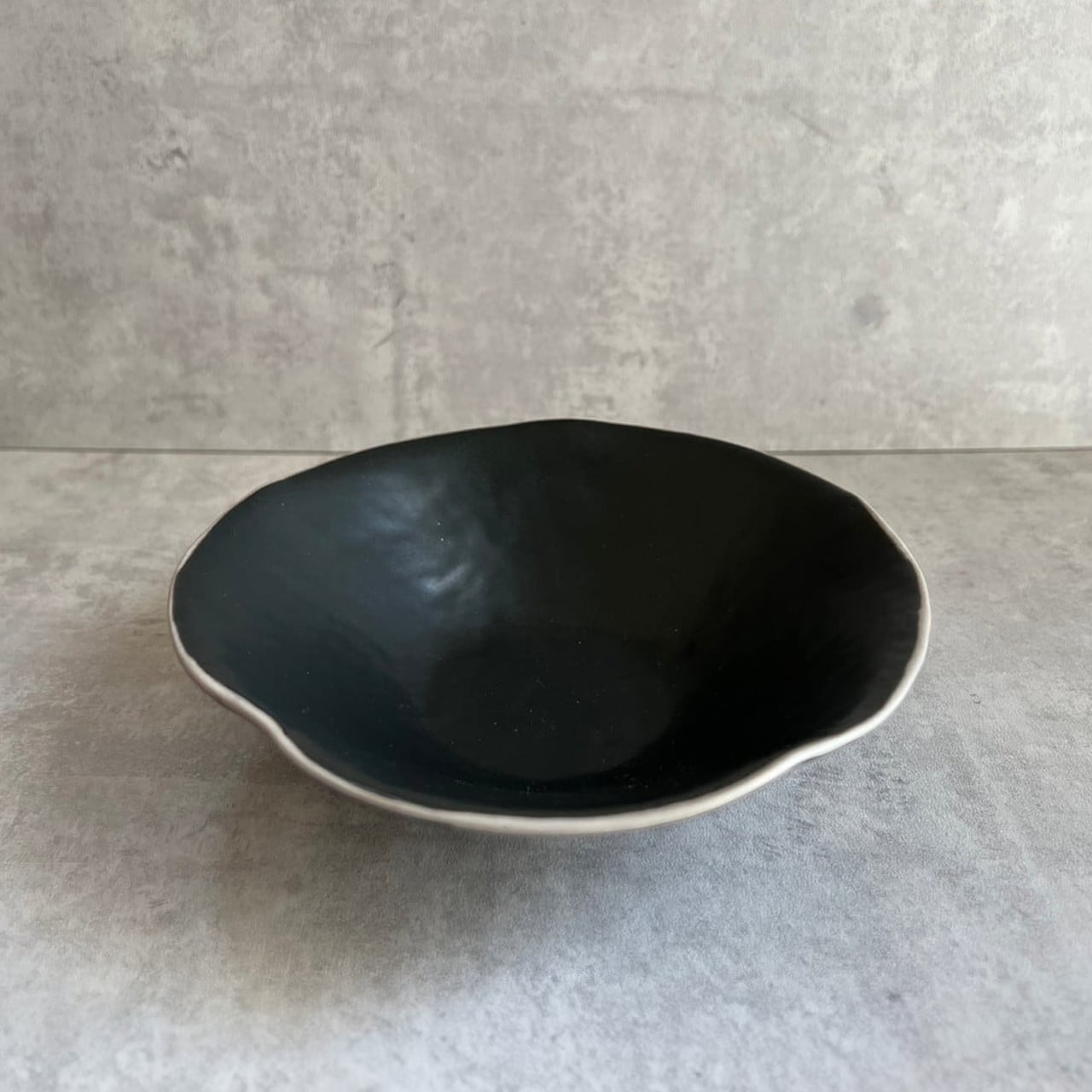 A2242 Craft 平鉢 (黒） | KANESAN1893