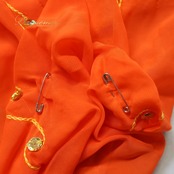 ベリーダンス 衣装 ハリージドレス オレンジ系 スパンコール ビーズ 橙 黄 金 ガラベーヤ ワンピース ドレス 爽やか 羽織り 民族舞踏 ダンス衣装 刺繍 ステージ衣装 華やか 鮮やか 豪華 装飾 明るい 透け感 ゴールド系 イエロー系