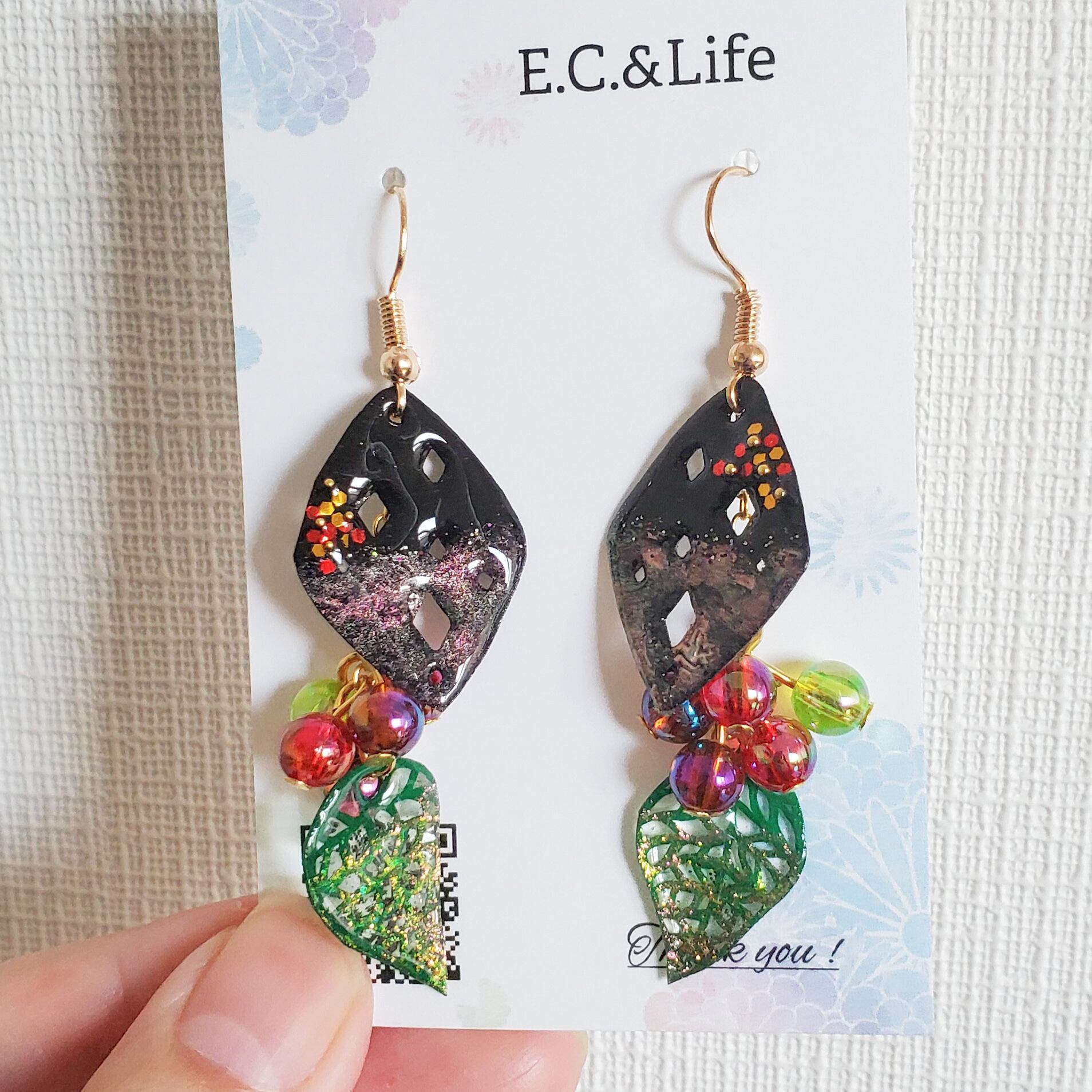 葉と木の実の切り絵ピアス/イヤリング[ひし形] | E.C.&Life