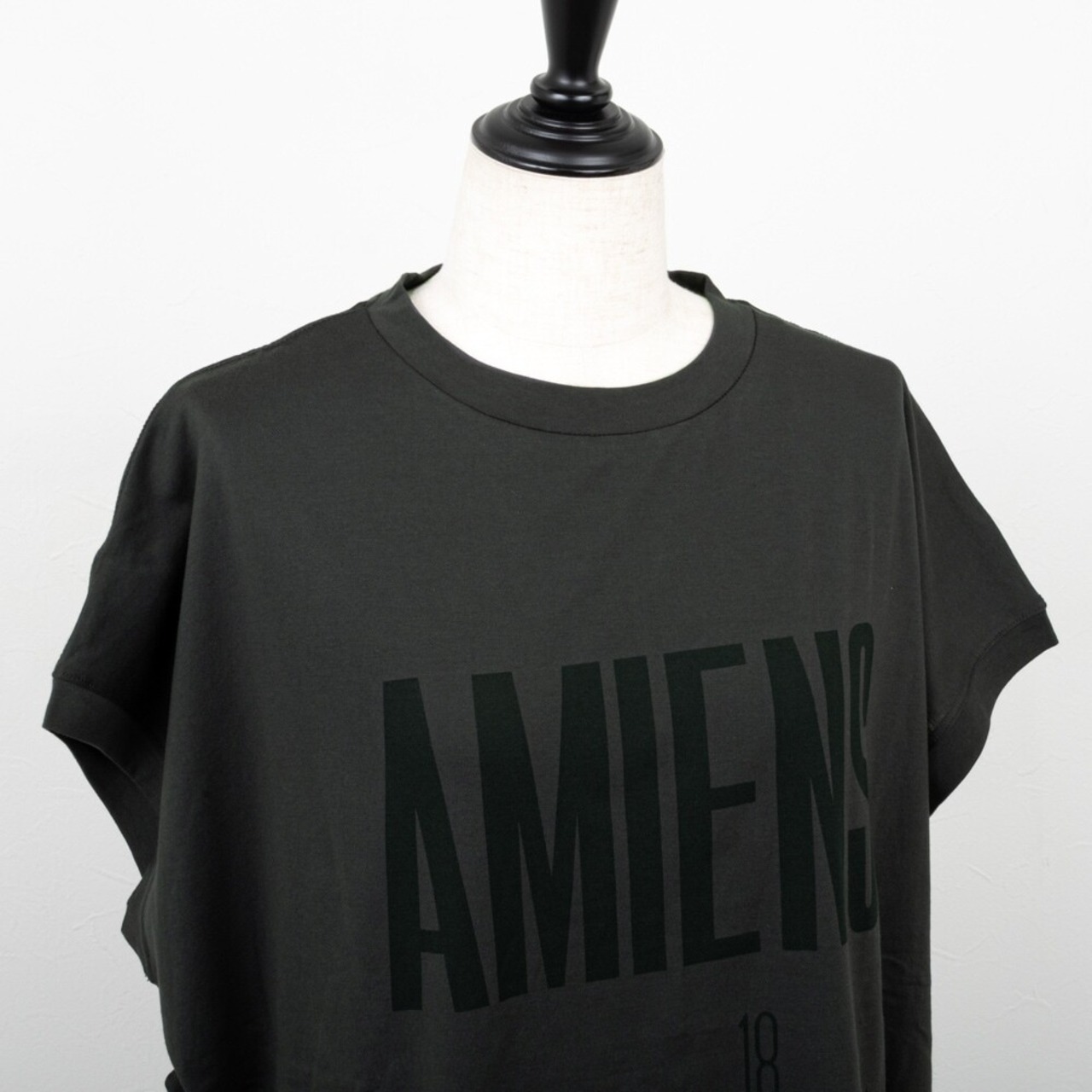 【MICA&DEAL／マイカアンドディール】"AMIENS"ロゴTシャツ（チャコール） - 4