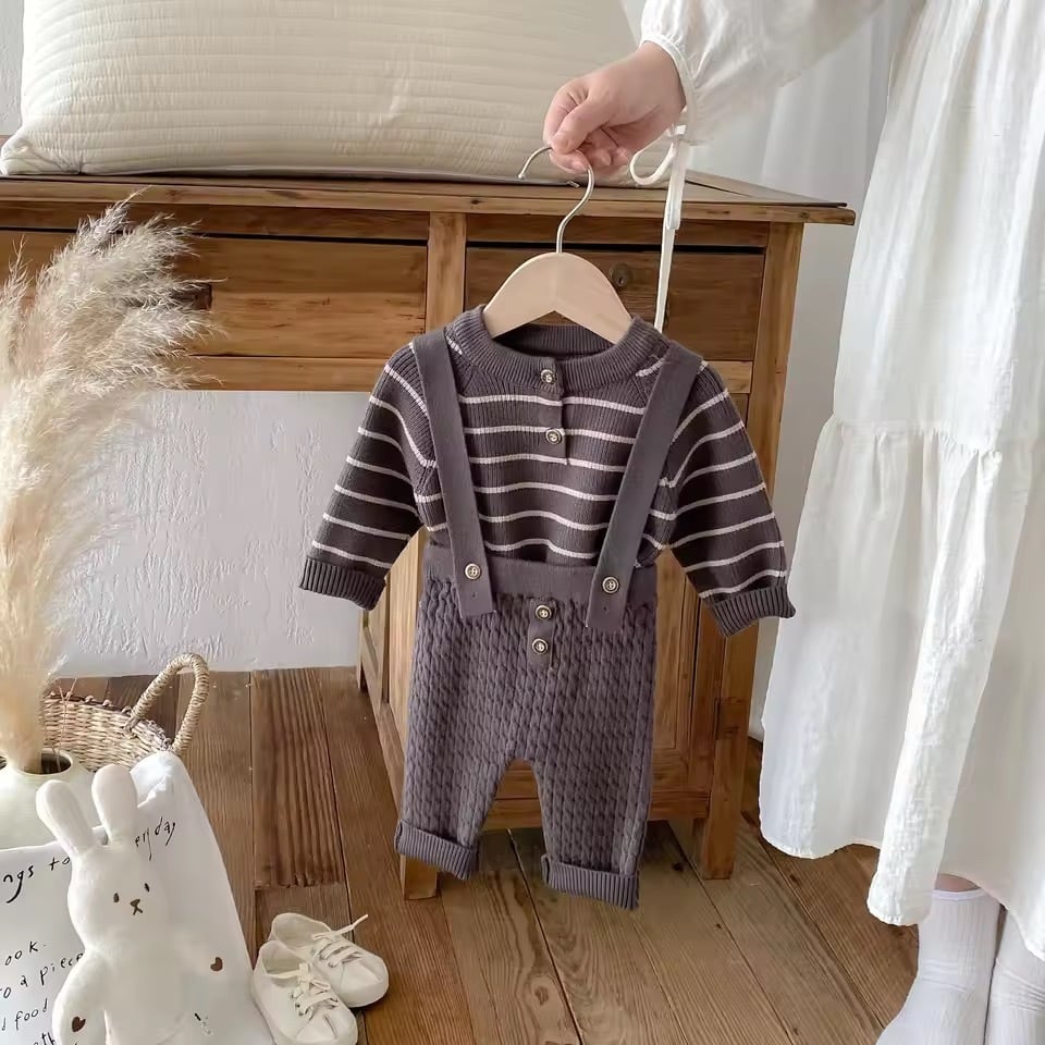 ボーダーニット×サロペットセットアップ