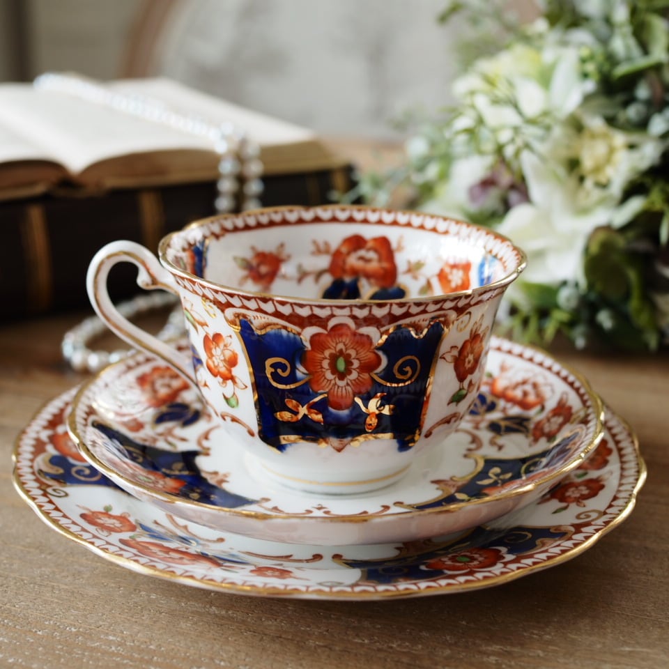 タロット13 死神 】英国TUSCAN 戦間期イマリ柄が印象的なトリオ カップ