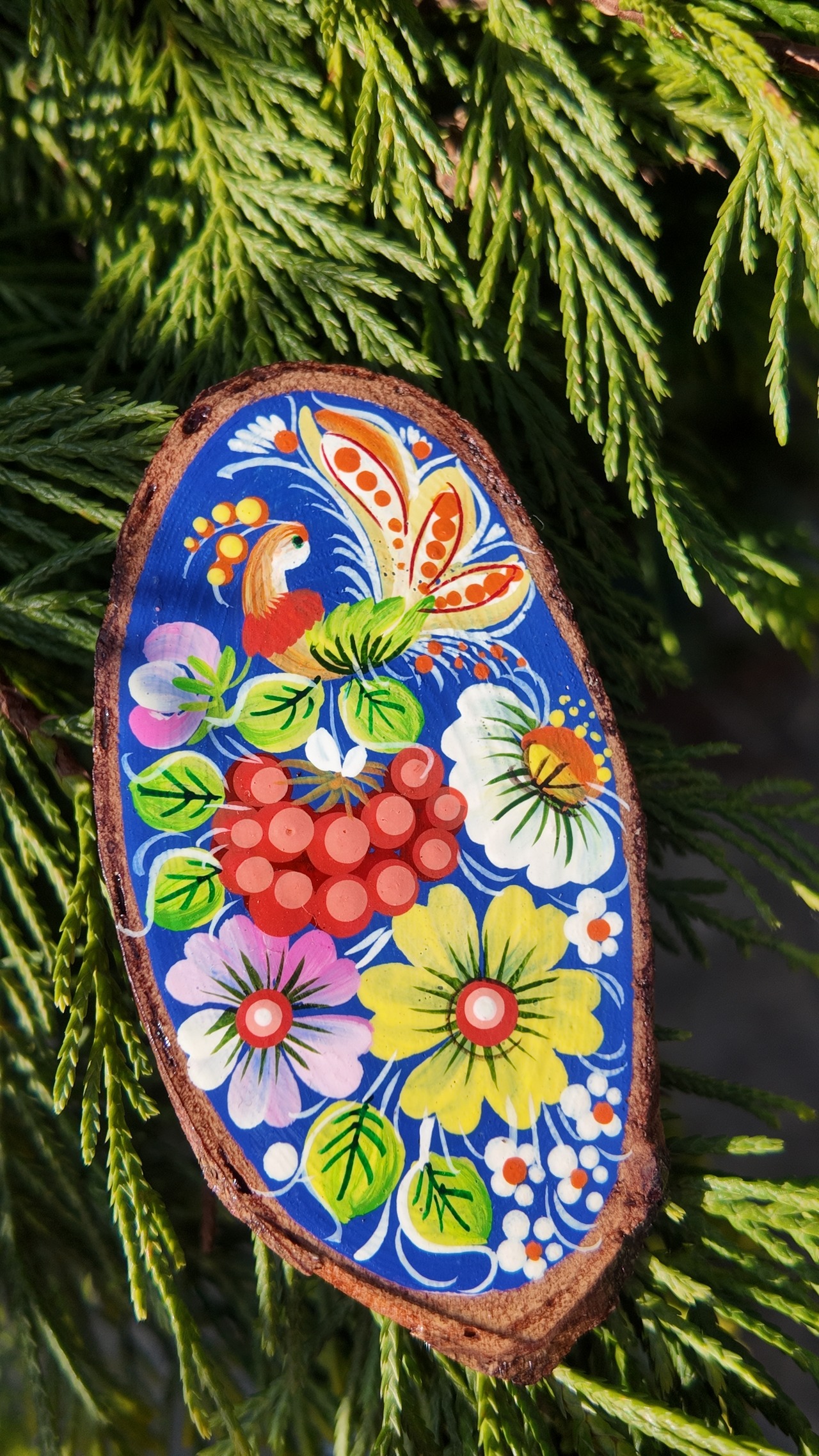 ウクライナ伝統絵画 ペトリキウカ塗り 木製ブローチ（ホメンコ作） - 1