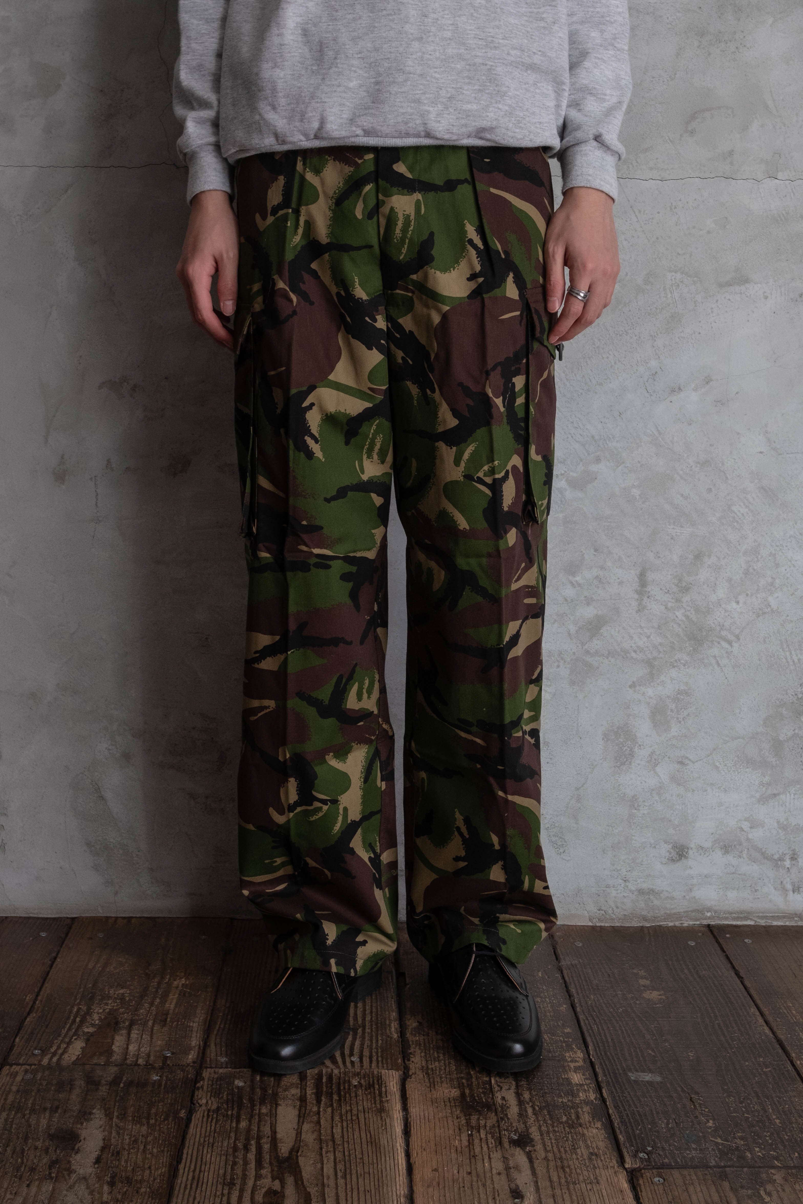 迷彩カーゴパンツ 軍パン　イギリス軍　軍パン　迷彩　サバゲー MILITARY（ミリタリー） 実物 新品 イギリス軍WINDPROOF COMBAT パンツ