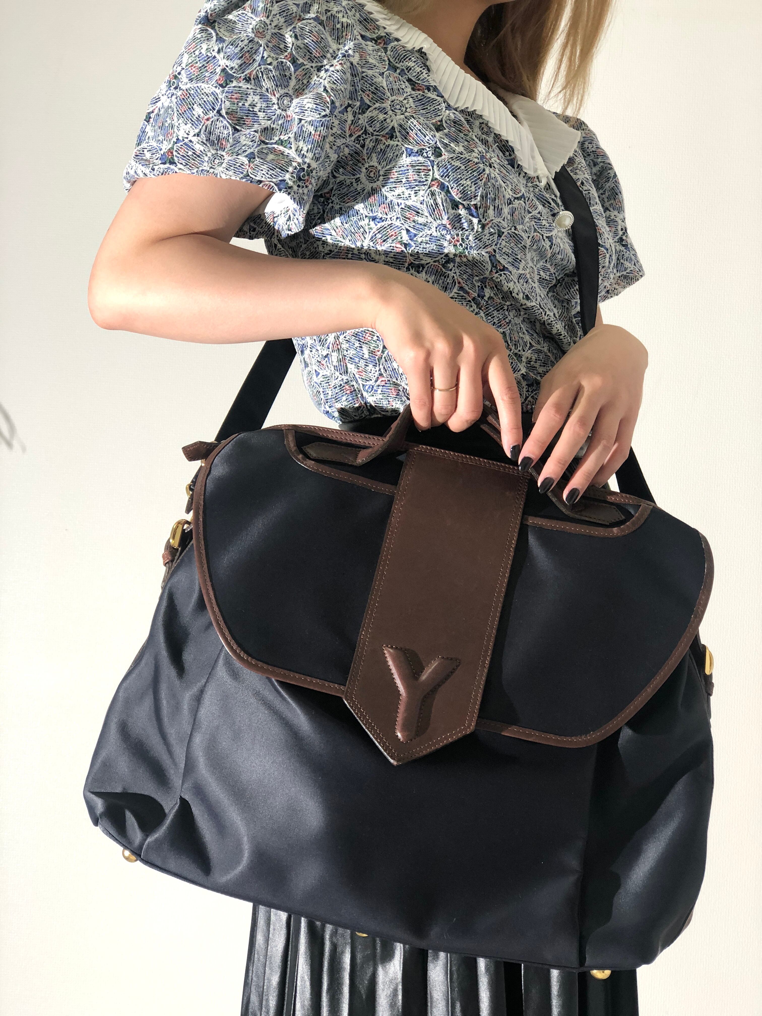 YSL ショルダーバッグ ネイビーとブラウン YSL ショルダーバッグ ネイビーとブラウン