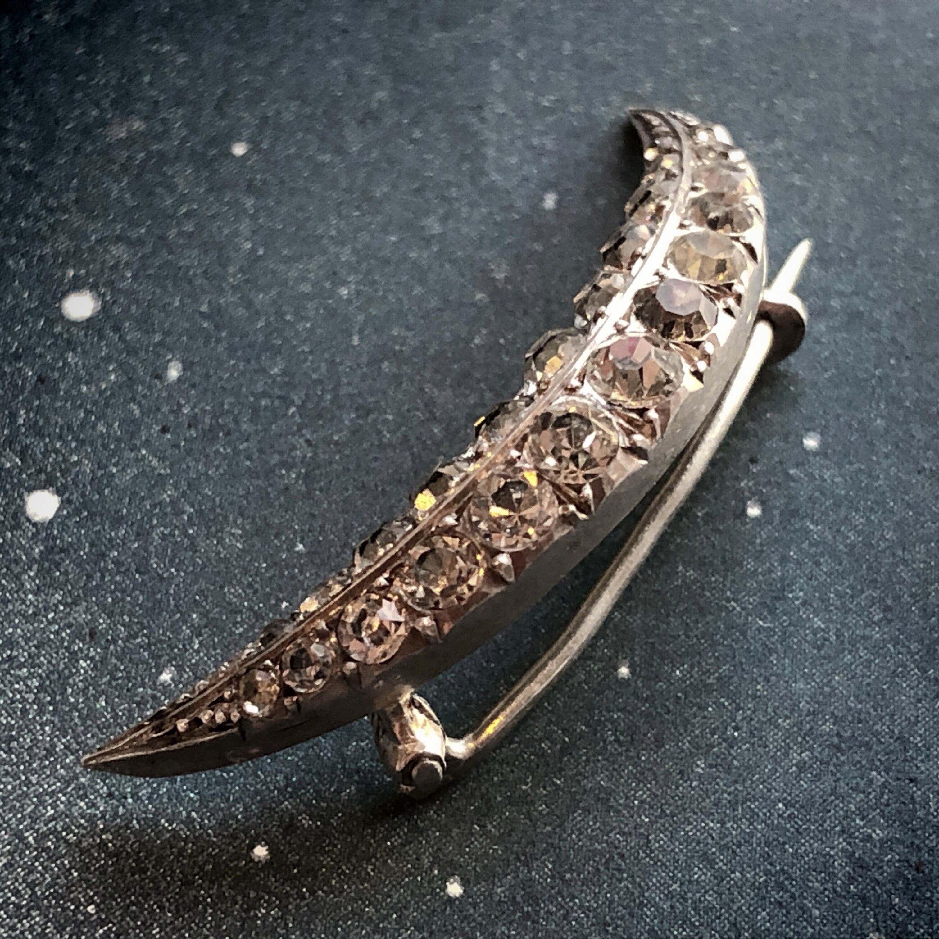 月のブローチ | メルキュール骨董店