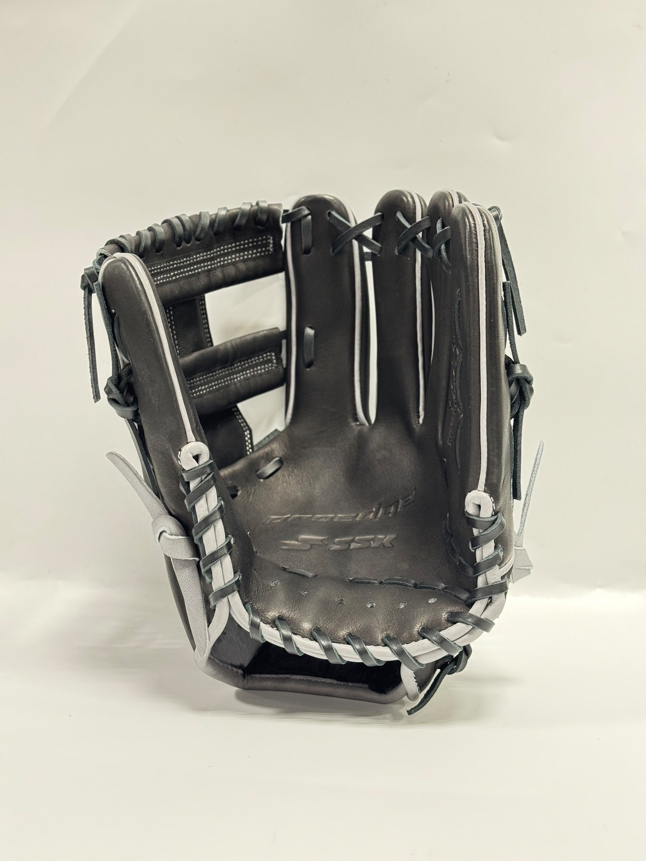 SSKｰエスエスケイ　proedge(プロエッジ）軟式限定グローブ　矢野雅哉選手モデル　716型　右投げ用　ブラック×グレー・画像7