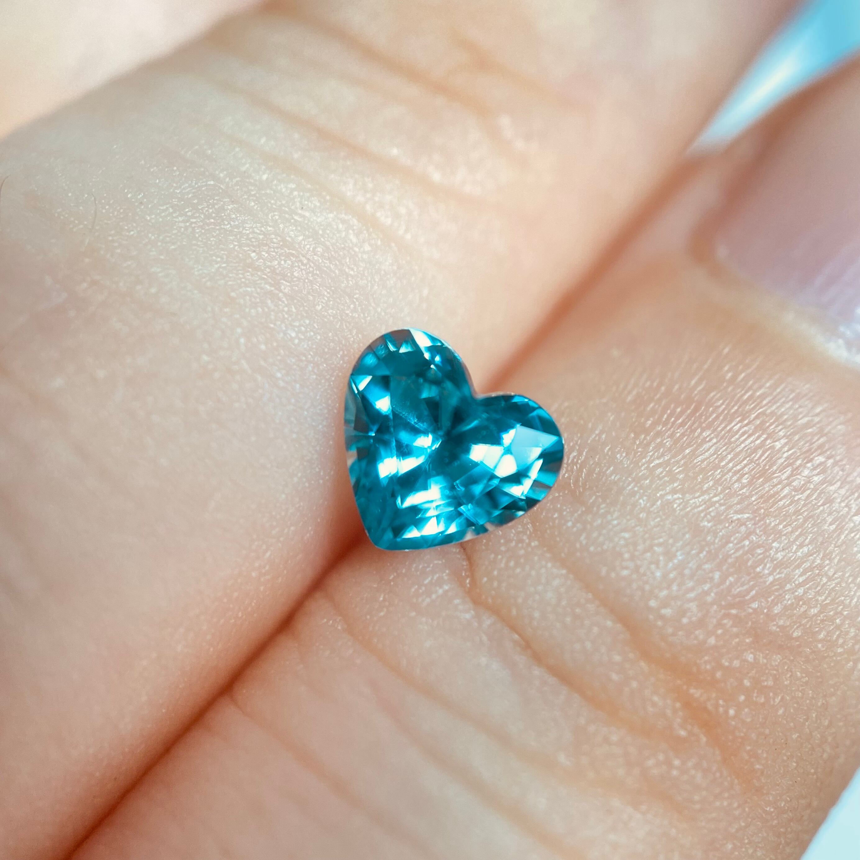 キラキラ海面のようなハートジルコン