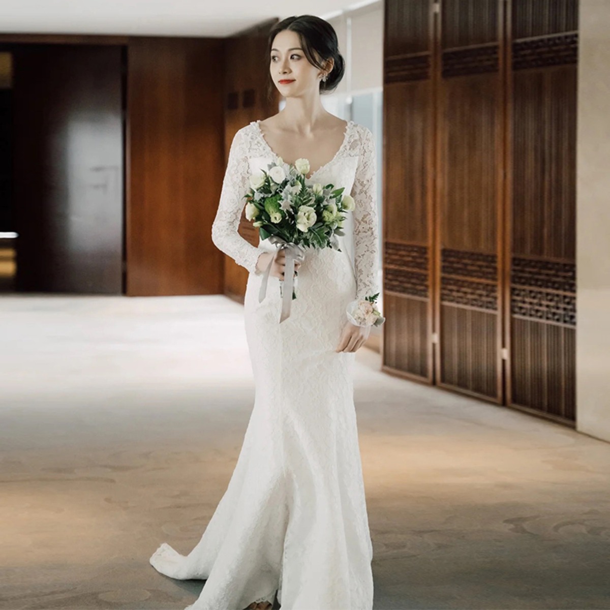 総レース Vネック 長袖 スレンダーライン ロングトレーン ウェディング  
