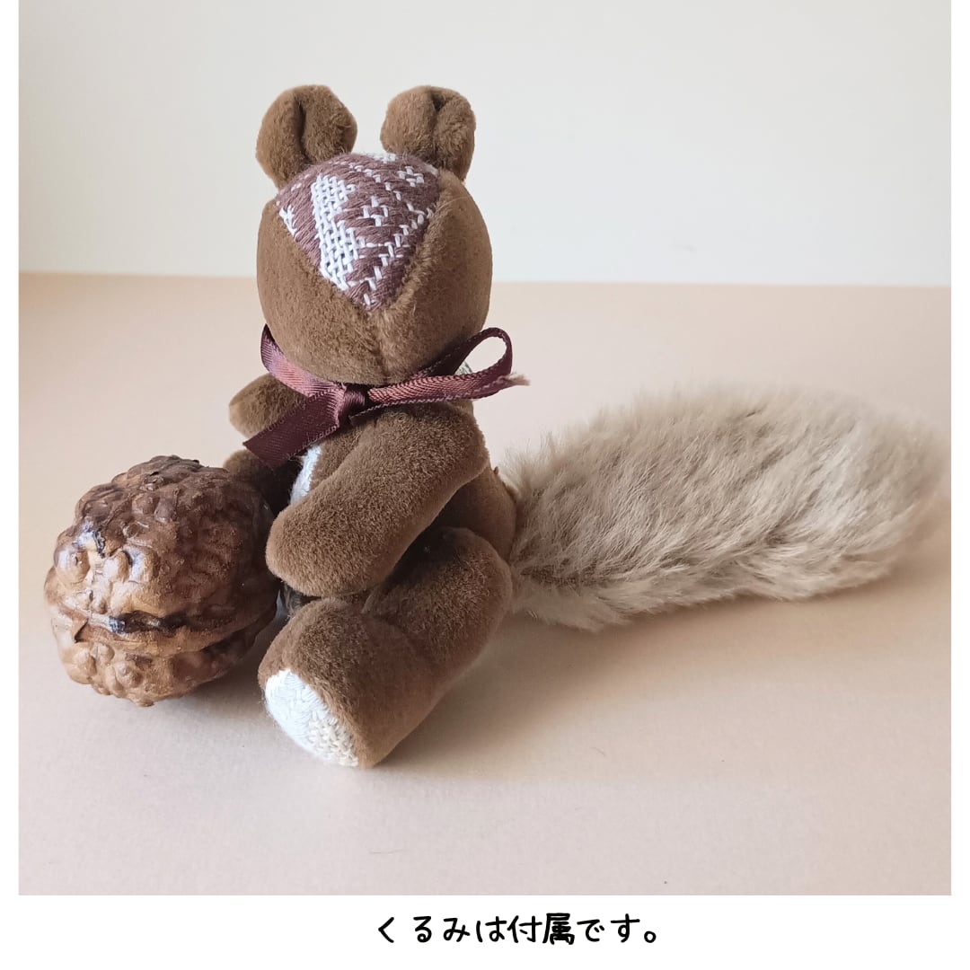 こぎん刺し】秋冬インテリアに馴染む、こぎんの森の子リスのぬいぐるみ