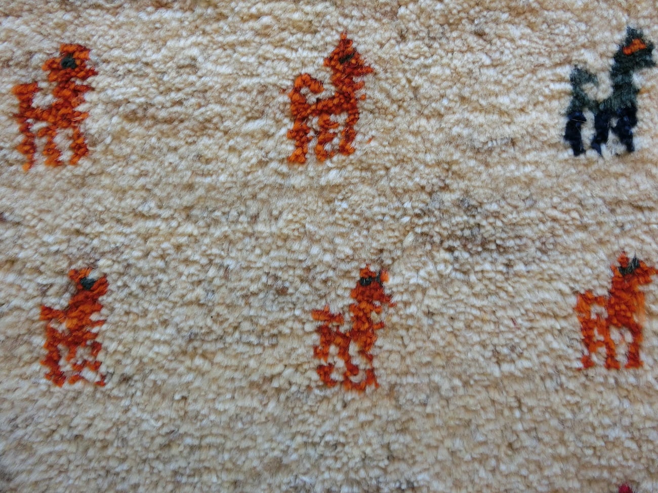 ペルシャ産 手織りギャッベ【座布団サイズ】G83 | Heris Carpet ヘリス