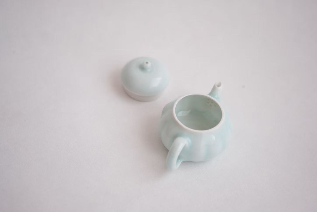 村田匠也 Takuya Murata - 青白磁茶壺 Teapot