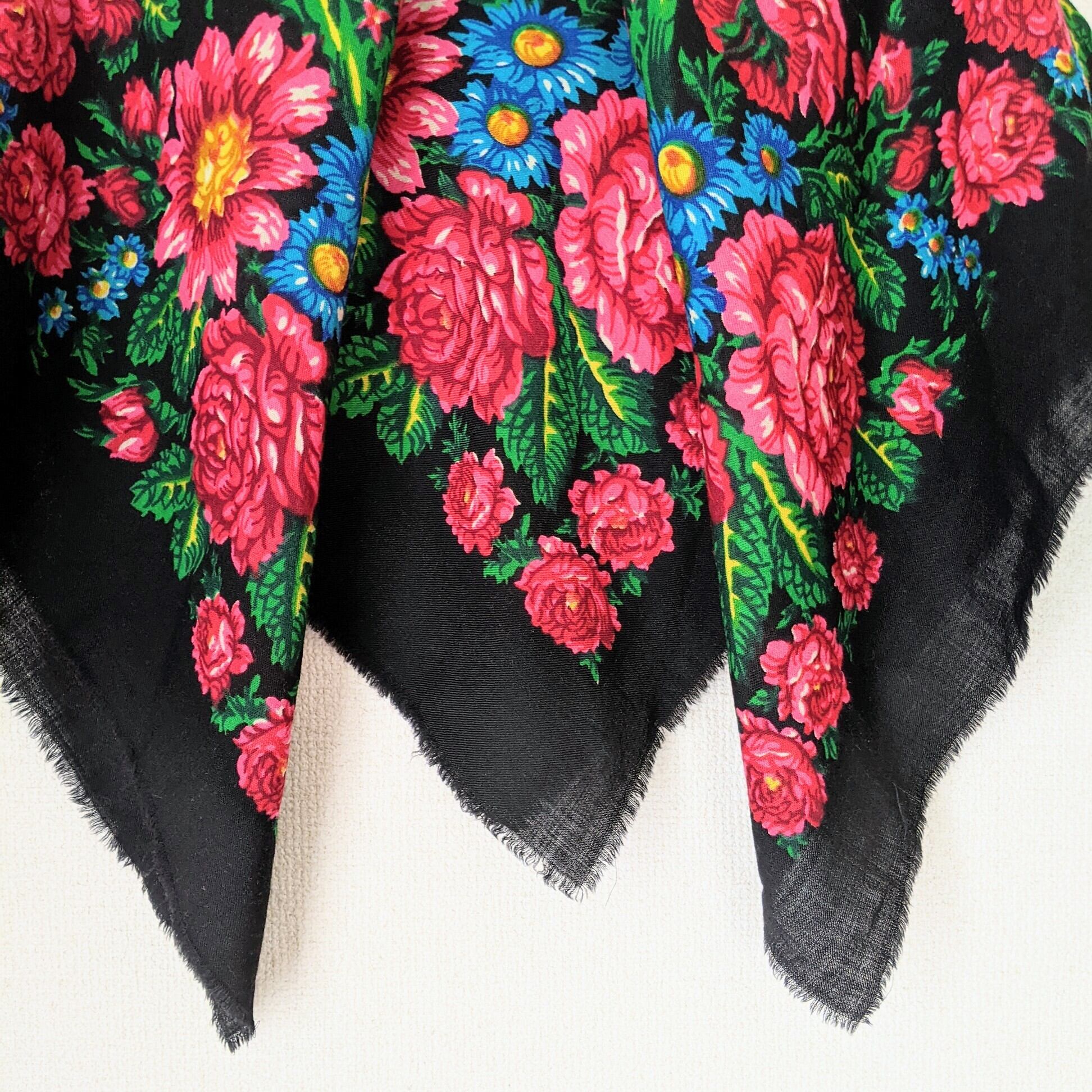 黒地に赤バラが映える大判ショール 防寒ストール✨フラメンコ　マントンにも vintage】プラトーク 黒×赤い薔薇 ウール大判スカーフ 94×94 ストール