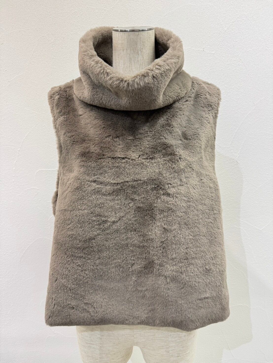 CYAN TOKYO バックオーバーハイネックファーベスト/507390 CYAN TOKYO バックオーバーハイネックファーベスト 507390 | Deargo