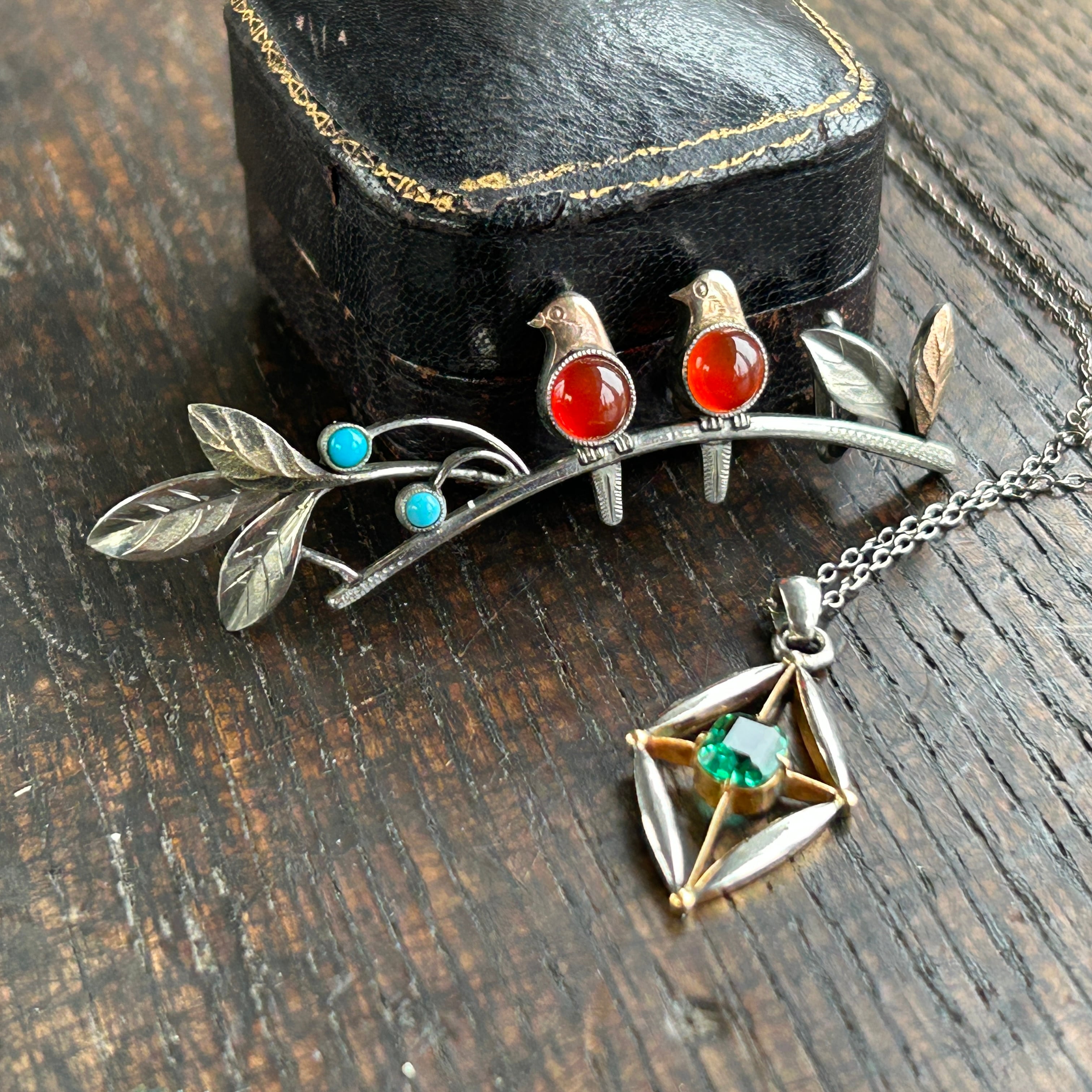 アンティーク　大正から昭和初期　合金製　小枝に鳥の帯留め