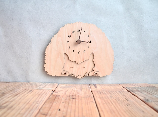 シナ材でつくったハリネズミの時計 木製 掛け時計