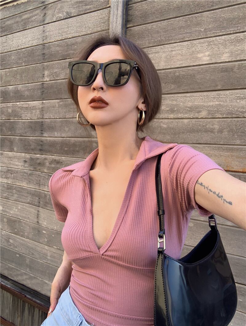 Tシャツ ブラックトップス スプリングサマースタイル 春物 夏物 ブラックストロベリース87381196722