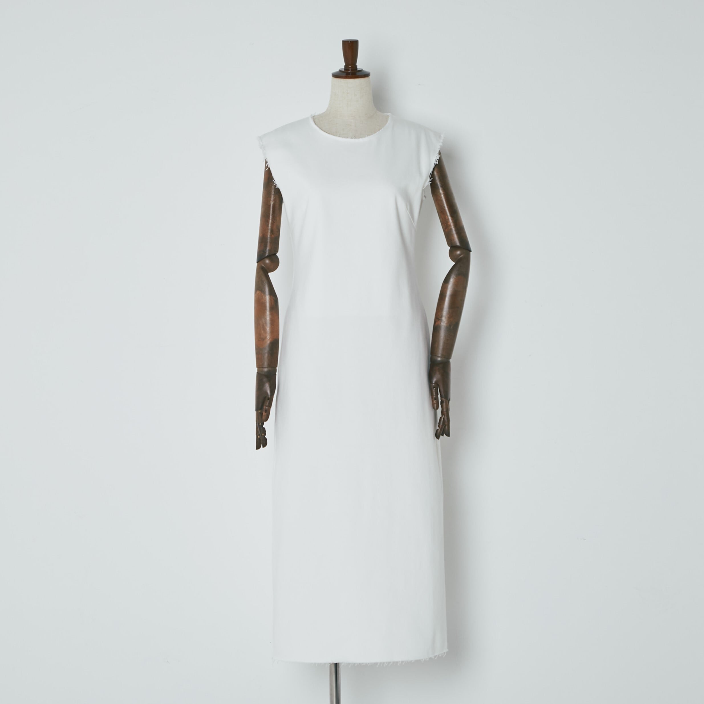 【新品】サトカ Casablanca ワンピース ホワイト 新品】サトカ Casablanca ワンピース ホワイト sara mallika（サラ