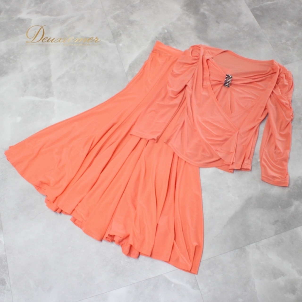 社交ダンス 衣装 スタンダード 上下セット ツーピース レッスンウェア パーティ衣装 シンプル オレンジ系 ICHIOKU イチオク ラインストーン 長袖 体型カバー フレアスカート ダンスウェア 女性用 ダンスレッスン スタイリッシュ おしゃれ 新作 着心地良い 伸縮性 ポリエステル ポリウレタン 上下セットアップ 別売り不可 ラインストーン付き 軽量 快適 オレンジカラー