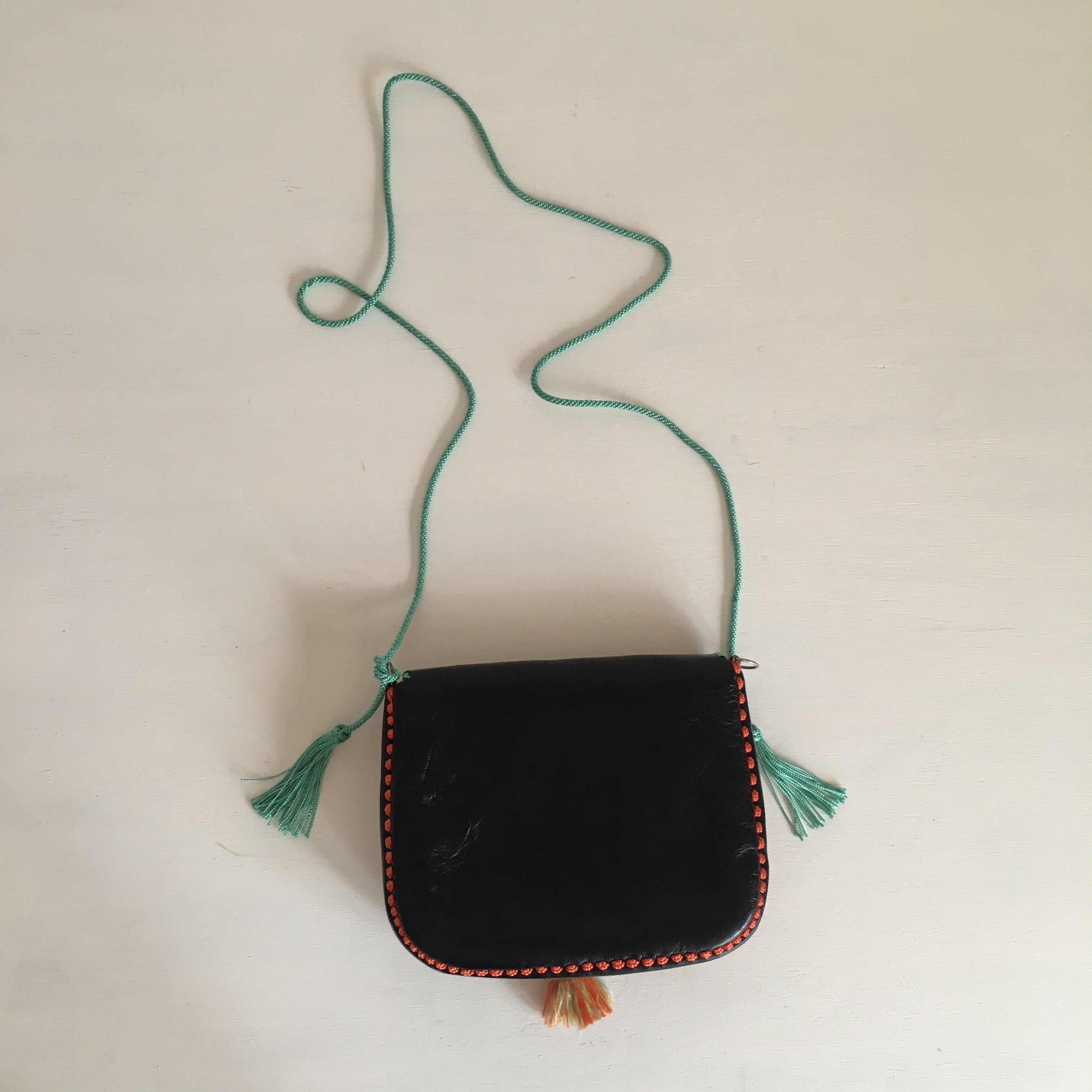 鳥の刺繍のバッグ マチあり モロッコ ポシェット クラッチやショルダー