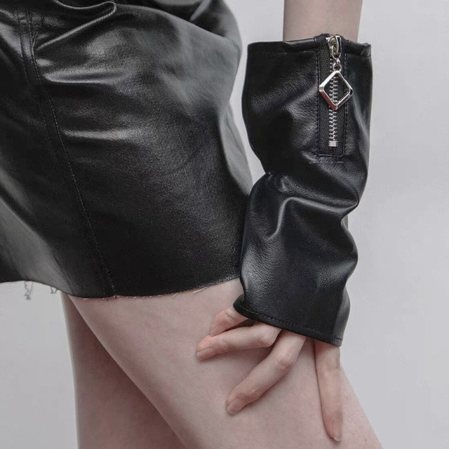 Leather zip design gloves C1308