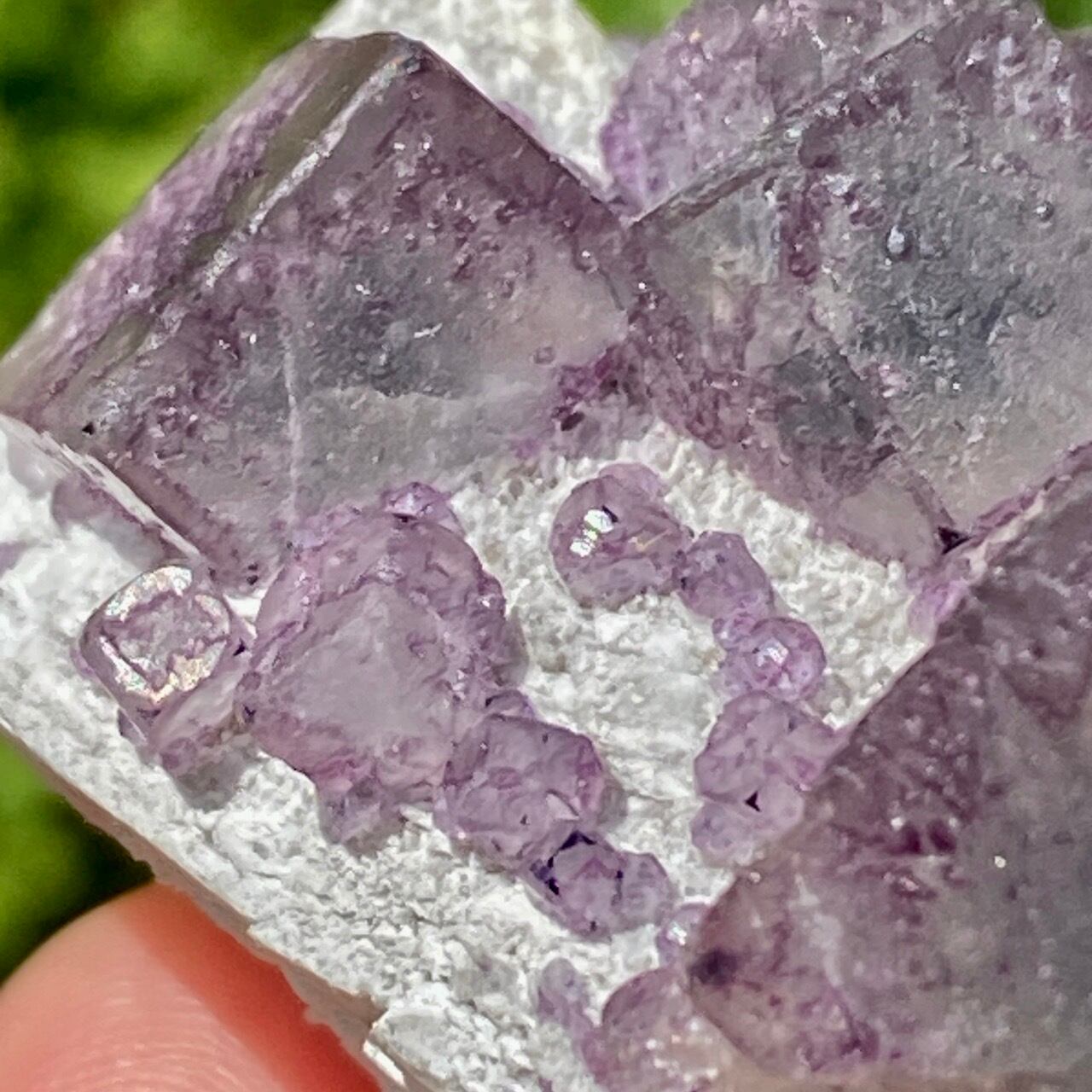 フローライトと石英の結晶キャンドルクォーツ フローライト共生キャンドルクォーツの原石標本 Candle Quartz Rough