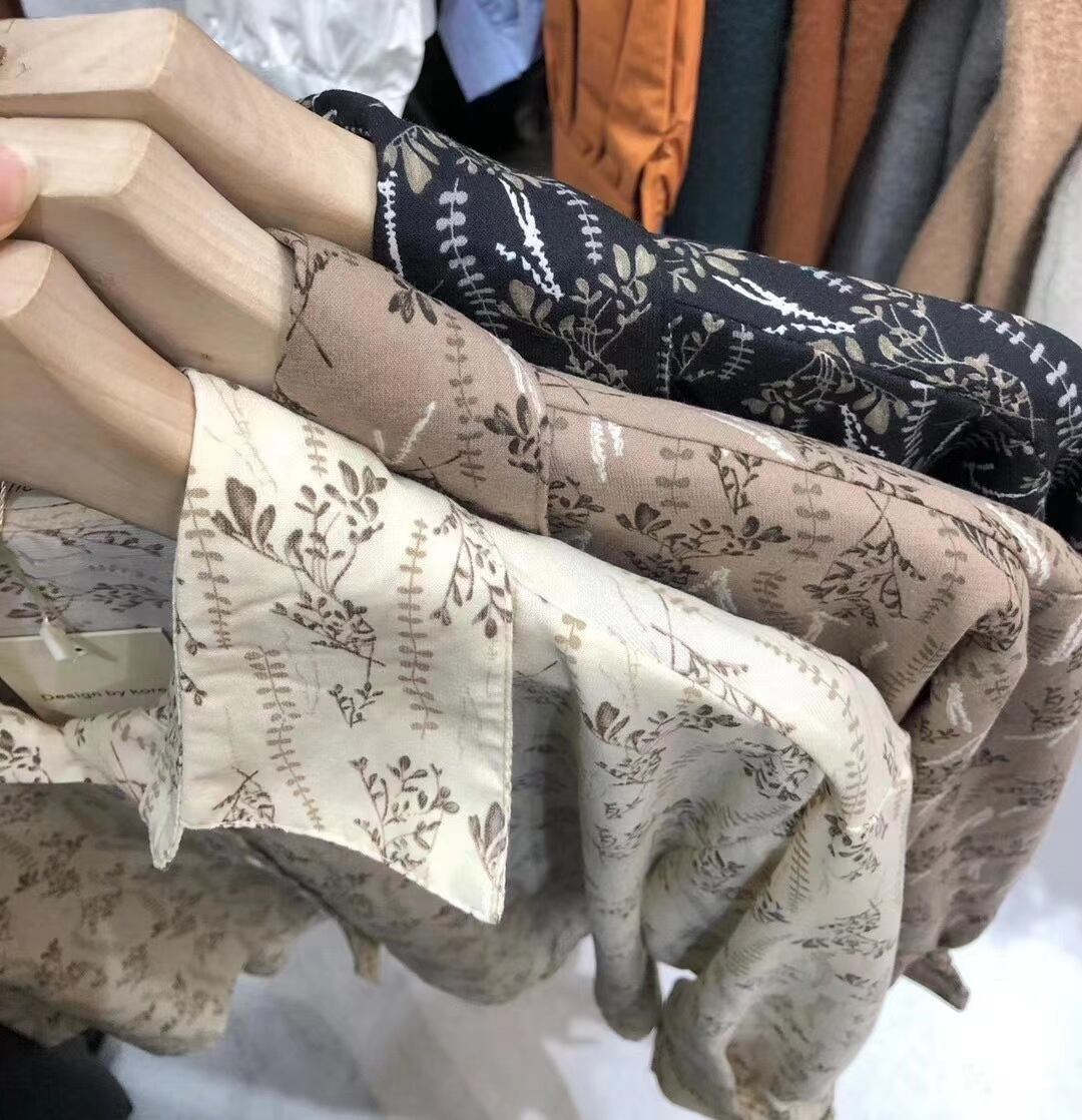 花柄ブラウス　AJ2205-D16